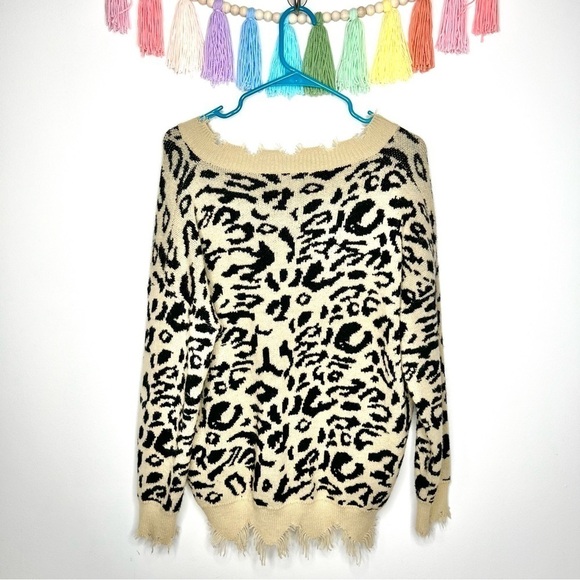 Main Strip Leopard Cheetah Distressed Fringe V-Neck Knitted Sweater Size Medium - Picture 8 of 13
